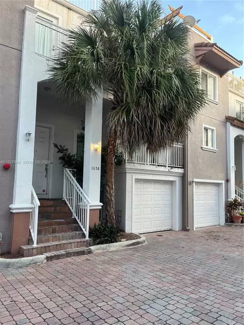 1658 Hayes St, Hollywood, FL 33020