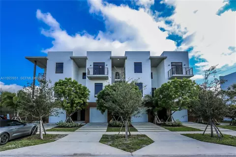 1640 Mckinley St, Hollywood, FL 33020