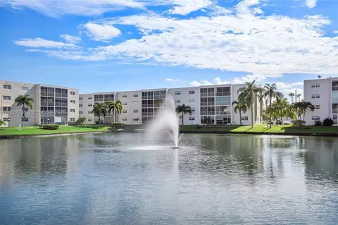 324 SE 10th St #203, Dania Beach, FL 33004