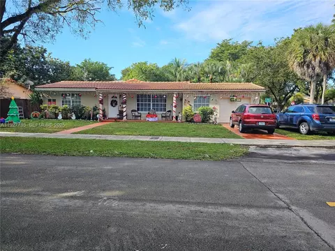 14420 Lake Childs Ct, Miami Lakes, FL 33014