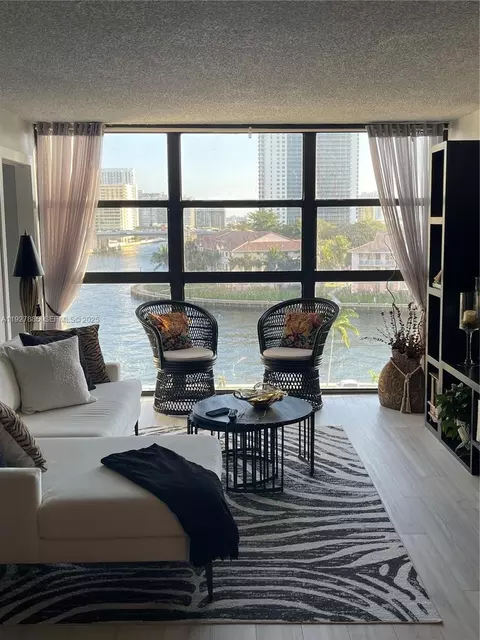 200 Leslie Dr #622, Hallandale Beach, FL 33009