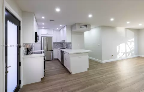 6855 Edgewater Dr #1DS, Coral Gables, FL 33133