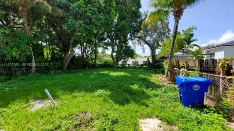 560 NW 53rd St, Miami, FL 33127