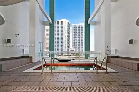 Exterior - 900 Brickell Key Blvd #2002, Miami, FL 33131 photo 2 of 2