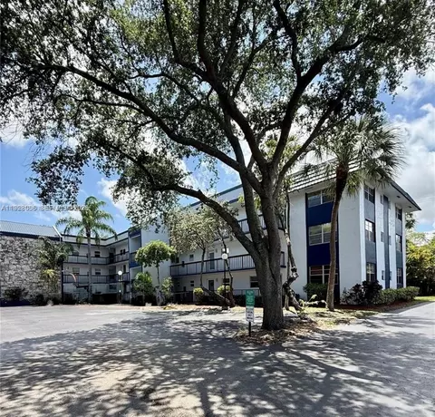 3060 Holiday Springs Blvd #104, Margate, FL 33063