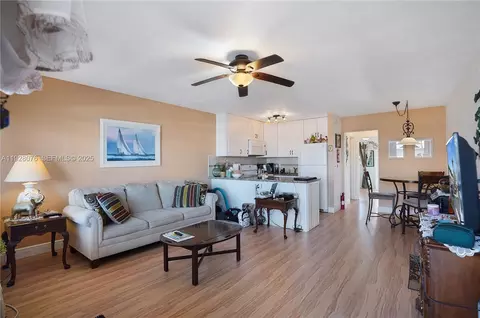 1000 SW 11th Ave #17E, Hallandale Beach, FL 33009
