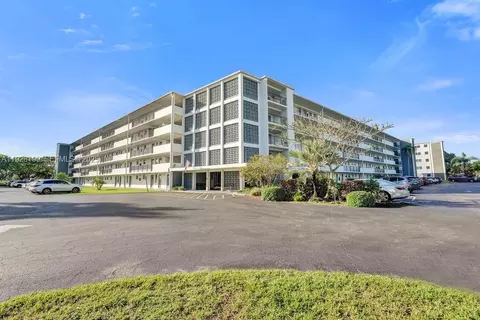 950 Hillcrest Dr #112, Hollywood, FL 33021