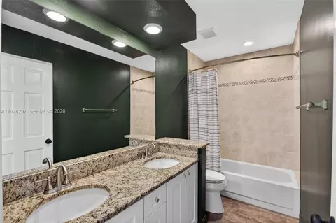 Bath - 3804 SE Fairway E, Stuart, FL 34997 photo 3 of 5