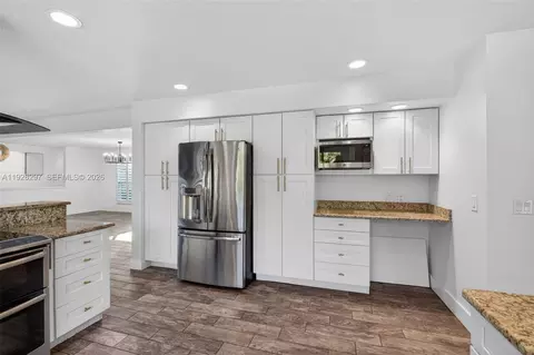 Kitchen - 3804 SE Fairway E, Stuart, FL 34997 photo 7 of 8