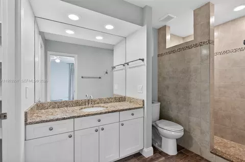 Bath - 3804 SE Fairway E, Stuart, FL 34997 photo 1 of 5