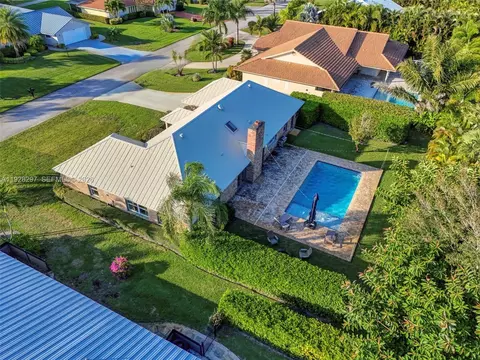 View/Area - 3804 SE Fairway E, Stuart, FL 34997 photo 3 of 9
