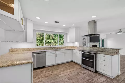 Kitchen - 3804 SE Fairway E, Stuart, FL 34997 photo 3 of 8