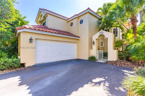 10132 NW 4th St, Plantation, FL 33324