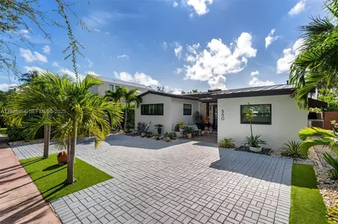 550 W 51st St, Miami Beach, FL 33140