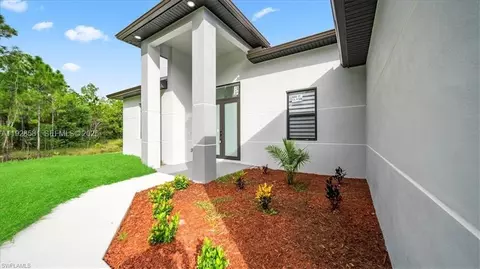 840 Guinne Ln, Lehigh Acres, FL 33974