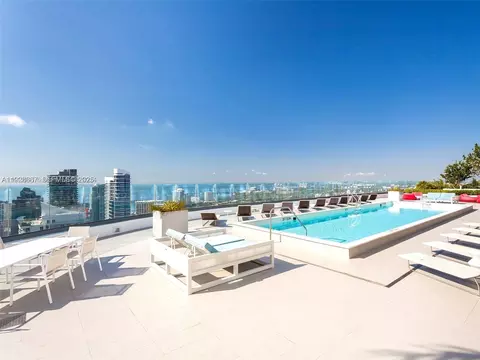 45 SW 9th St #2805, Miami, FL 33130