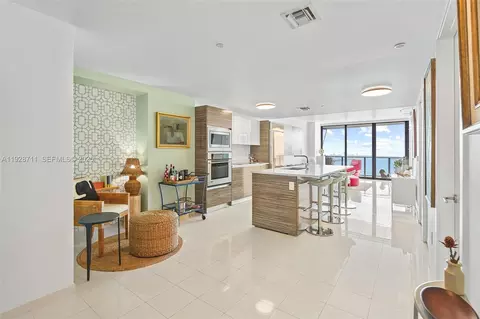 460 NE 28th St #3904, Miami, FL 33137