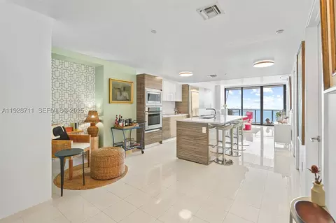 460 NE 28th St #3904, Miami, FL 33137