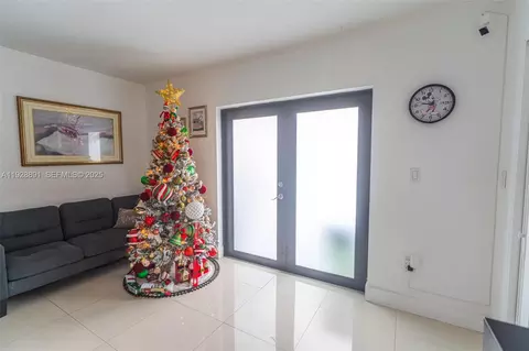 Entry Way - 895 W 80th Pl, Hialeah, FL 33014 photo 3 of 3