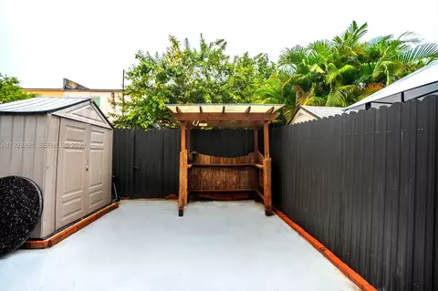 Exterior - 895 W 80th Pl, Hialeah, FL 33014 photo 2 of 2