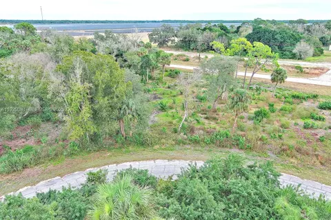 171 Carousel Ave, La Belle, FL 33935
