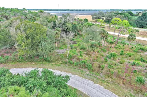 171 Carousel Ave, La Belle, FL 33935 photo 3