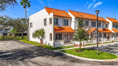 9521 NW 42nd St, Sunrise, FL 33351