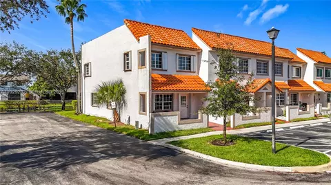 9521 NW 42nd St, Sunrise, FL 33351