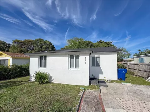 648 W 10th St, Riviera Beach, FL 33404
