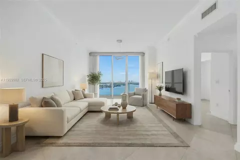 31 SE 5th St #4314, Miami, FL 33131