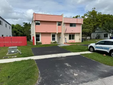 7915 SW 7th Pl, North Lauderdale, FL 33068