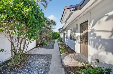 1015 NE 17th Ct, Fort Lauderdale, FL 33305