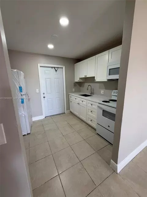 850 E Commercial Blvd #234D, Oakland Park, FL 33334