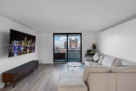 2500 Parkview Dr #2102, Hallandale Beach, FL 33009