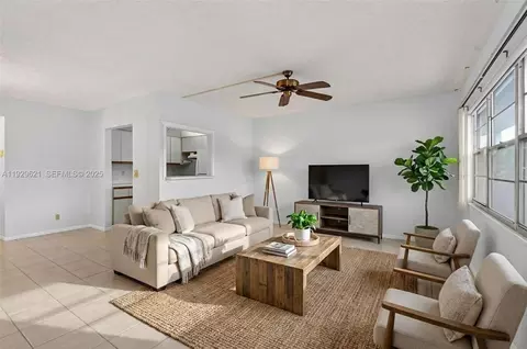 1008 N Farnham N #1008, Deerfield Beach, FL 33442