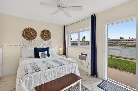 800 SW 10th Ter #4T, Hallandale Beach, FL 33009