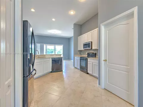 Kitchen - 10907 Australian Pine Dr, Riverview, FL 33579 photo 5 of 5