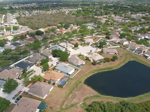 View/Area - 10907 Australian Pine Dr, Riverview, FL 33579 photo 4 of 8