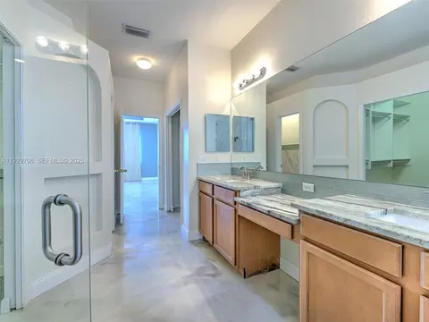 Bath - 10907 Australian Pine Dr, Riverview, FL 33579 photo 5 of 5