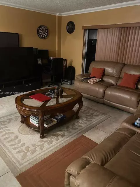 4174 Inverrary Dr #605, Lauderhill, FL 33319