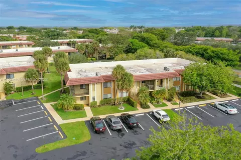 325 Lakeview Dr #102, Weston, FL 33326