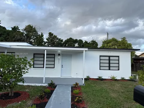 621 E 13th St, Hialeah, FL 33010 photo 3