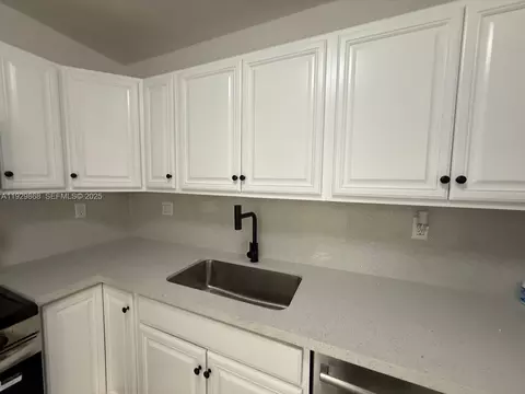 621 E 13th St, Hialeah, FL 33010 photo 17