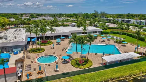 25 Saxony A #A, Delray Beach, FL 33446