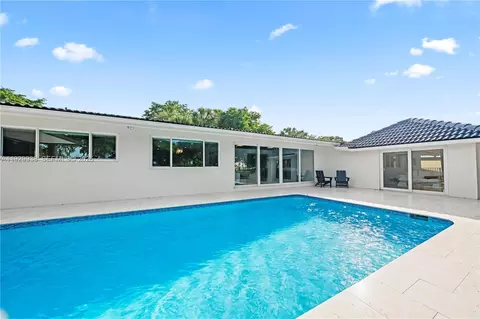 Exterior - 8451 Dundee Ter, Miami Lakes, FL 33016 photo 9 of 12