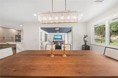 Dining - 8451 Dundee Ter, Miami Lakes, FL 33016 photo 3 of 3