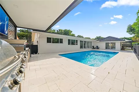 Exterior - 8451 Dundee Ter, Miami Lakes, FL 33016 photo 8 of 12