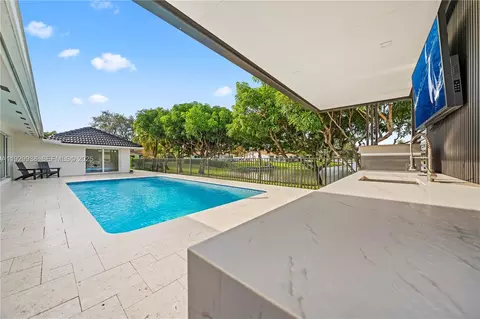 Exterior - 8451 Dundee Ter, Miami Lakes, FL 33016 photo 6 of 12