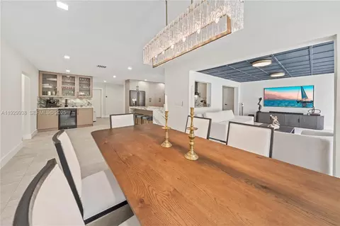 Dining - 8451 Dundee Ter, Miami Lakes, FL 33016 photo 2 of 3