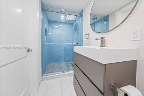 Bath - 8451 Dundee Ter, Miami Lakes, FL 33016 photo 6 of 6